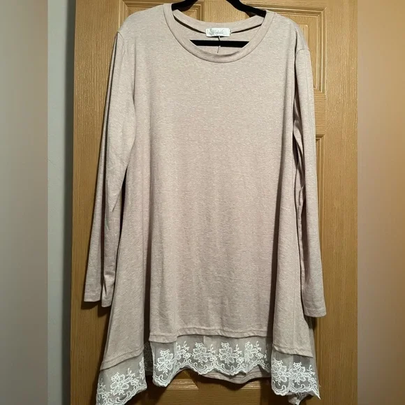 Cream Colored Lace Hem Tunic - Picture 3 of 9